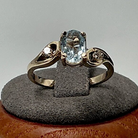 10K Yellow Gold Aquamarine Diamond Ring 2.4 Grams Size 5.75